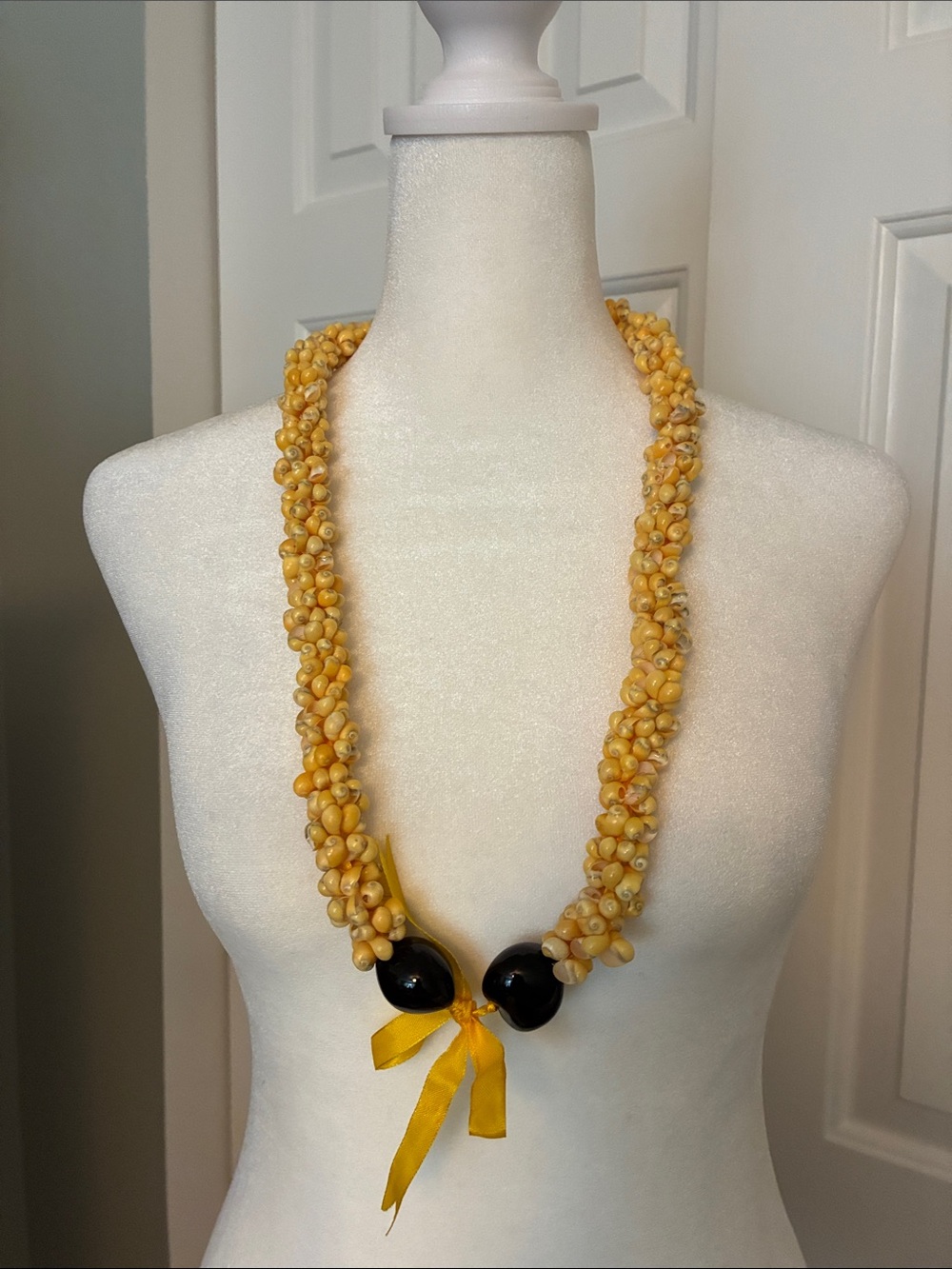 Yellow Mongo Shell Kukui Nut Lei